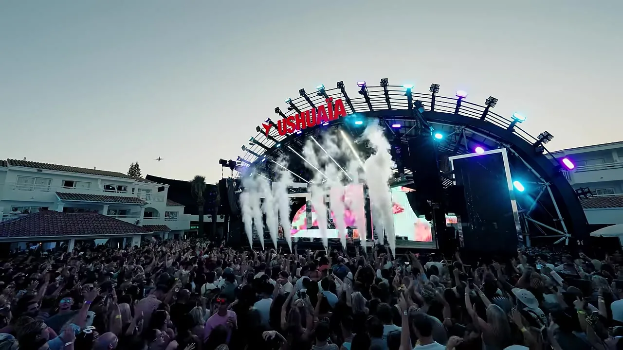 Packed Ushuaïa arena